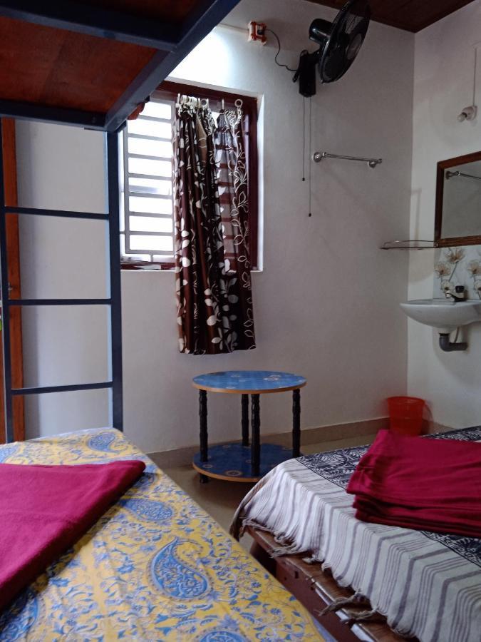 Gundappa Cafe Gokarna Kudle Beach ภายนอก รูปภาพ