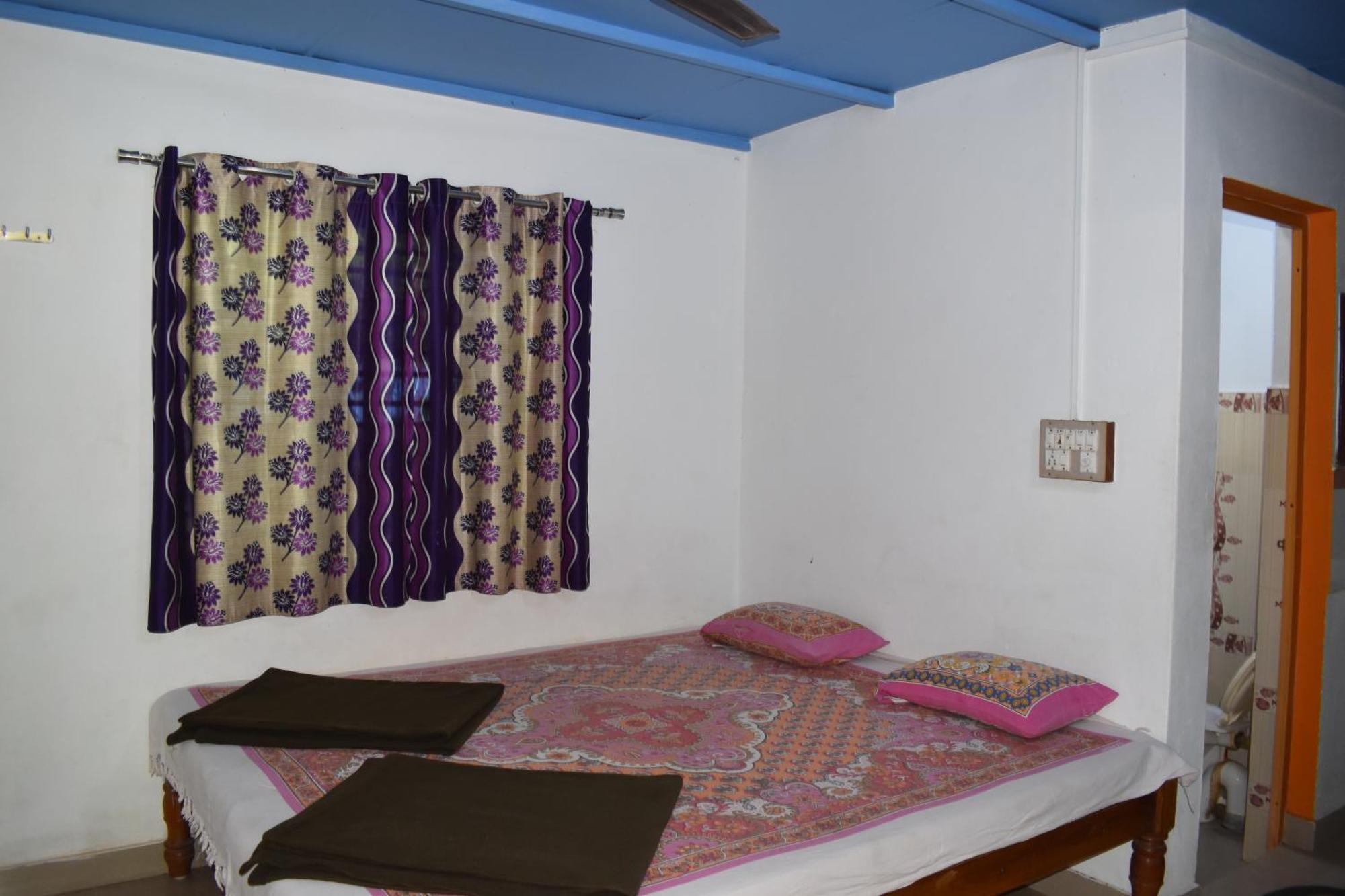 Gundappa Cafe Gokarna Kudle Beach ภายนอก รูปภาพ